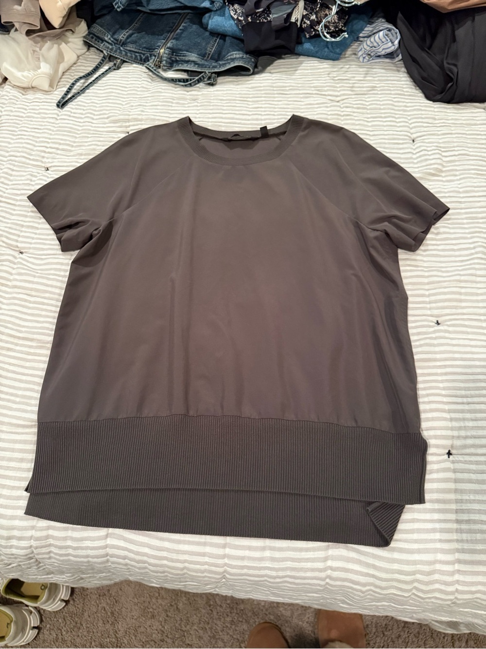 Athleta Olive Short-Sleeve Crewneck Women's Top - Picture 2 of 3